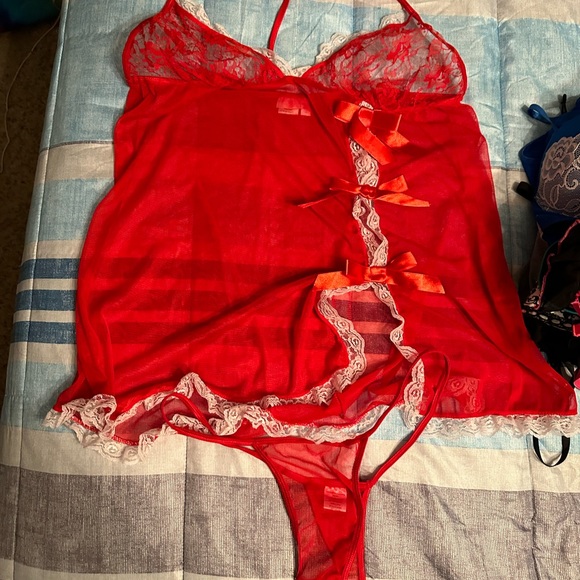 Like new set with thong - Picture 1 of 2
